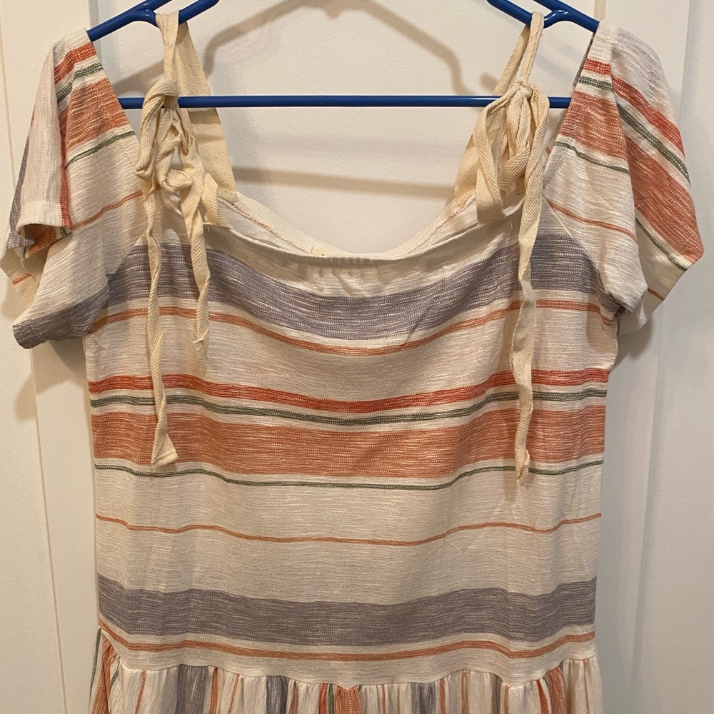 Striped peel shoulder tee
